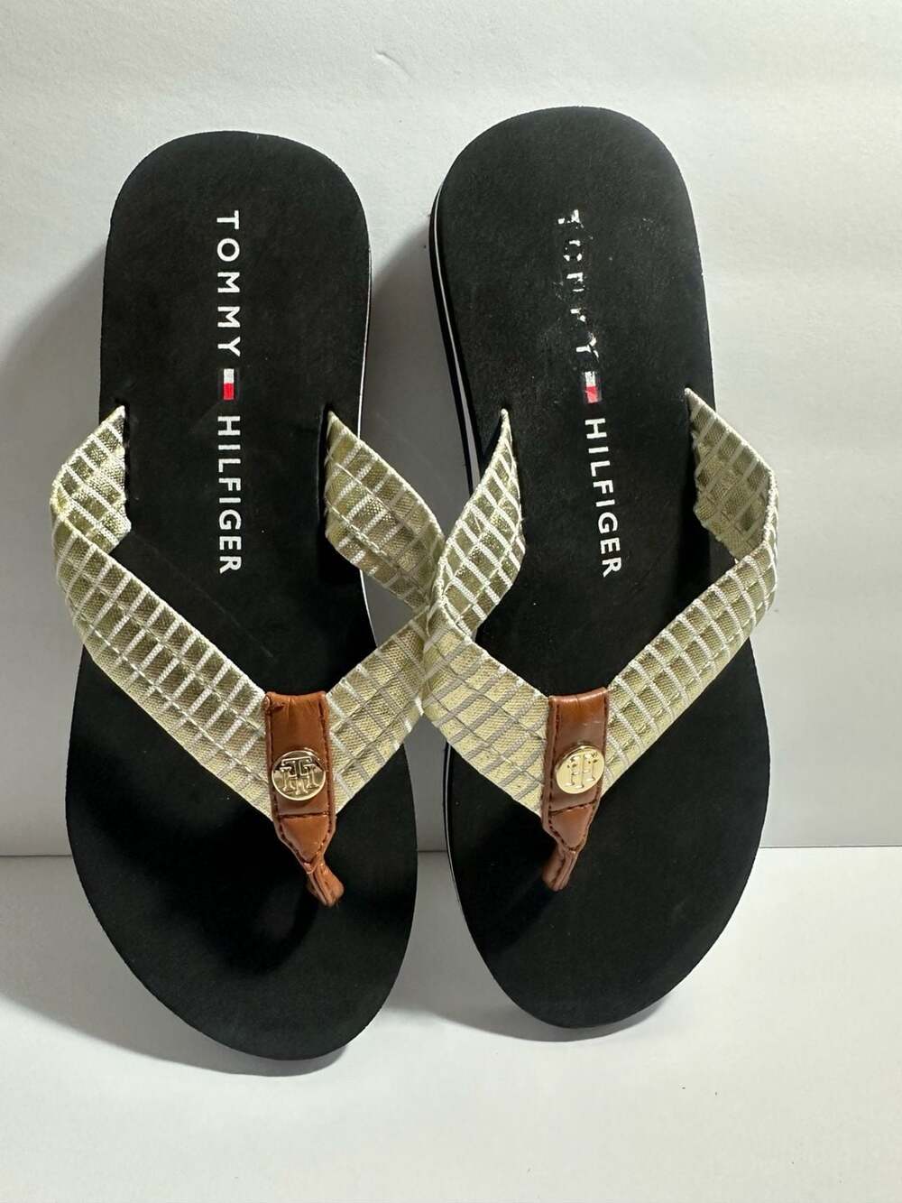 Tommy Hilfiger Camdyn-X Gold Plaid Flip Flop Sandals Size: 6M